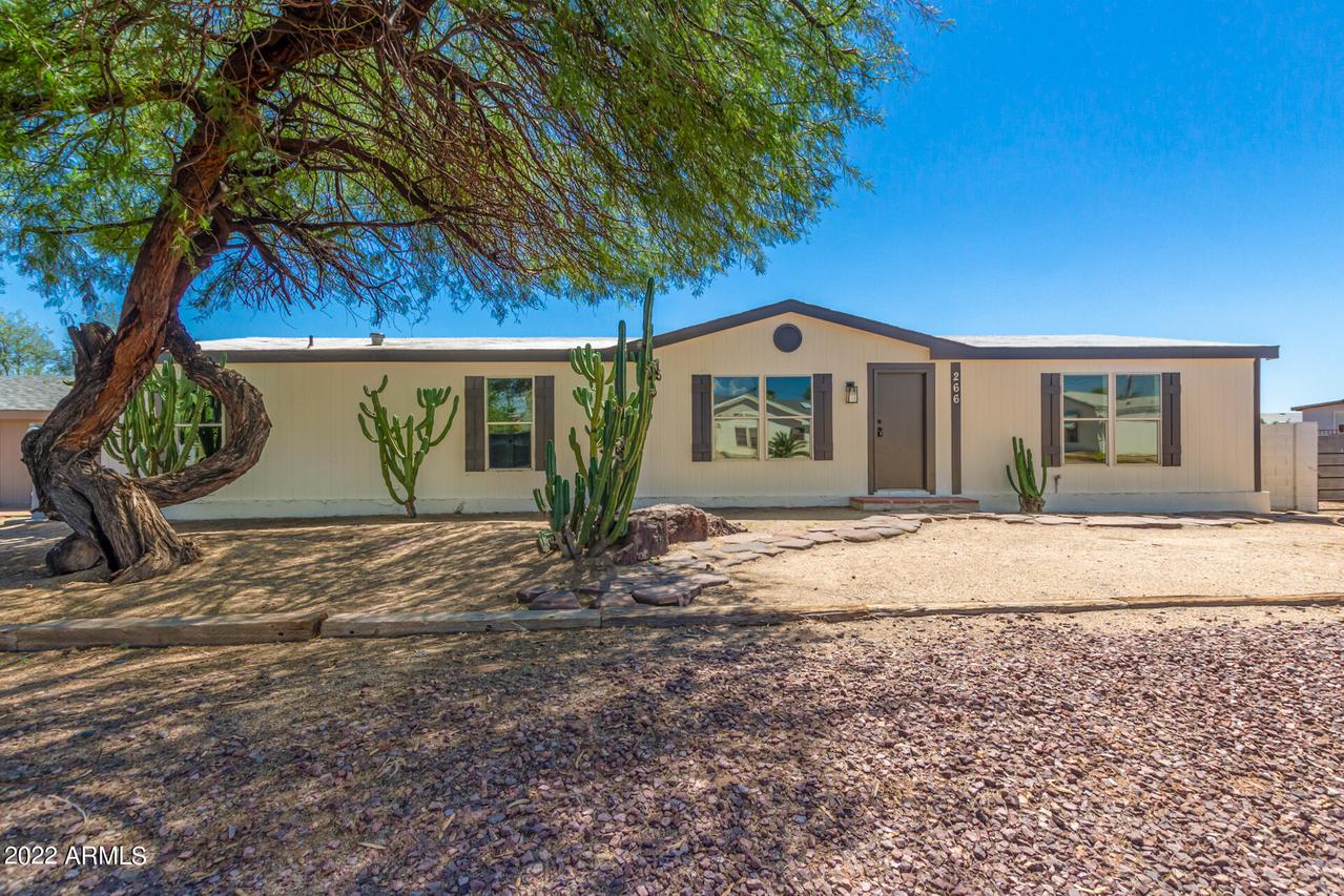 266 W Gompers Cir., Morristown, AZ 85342