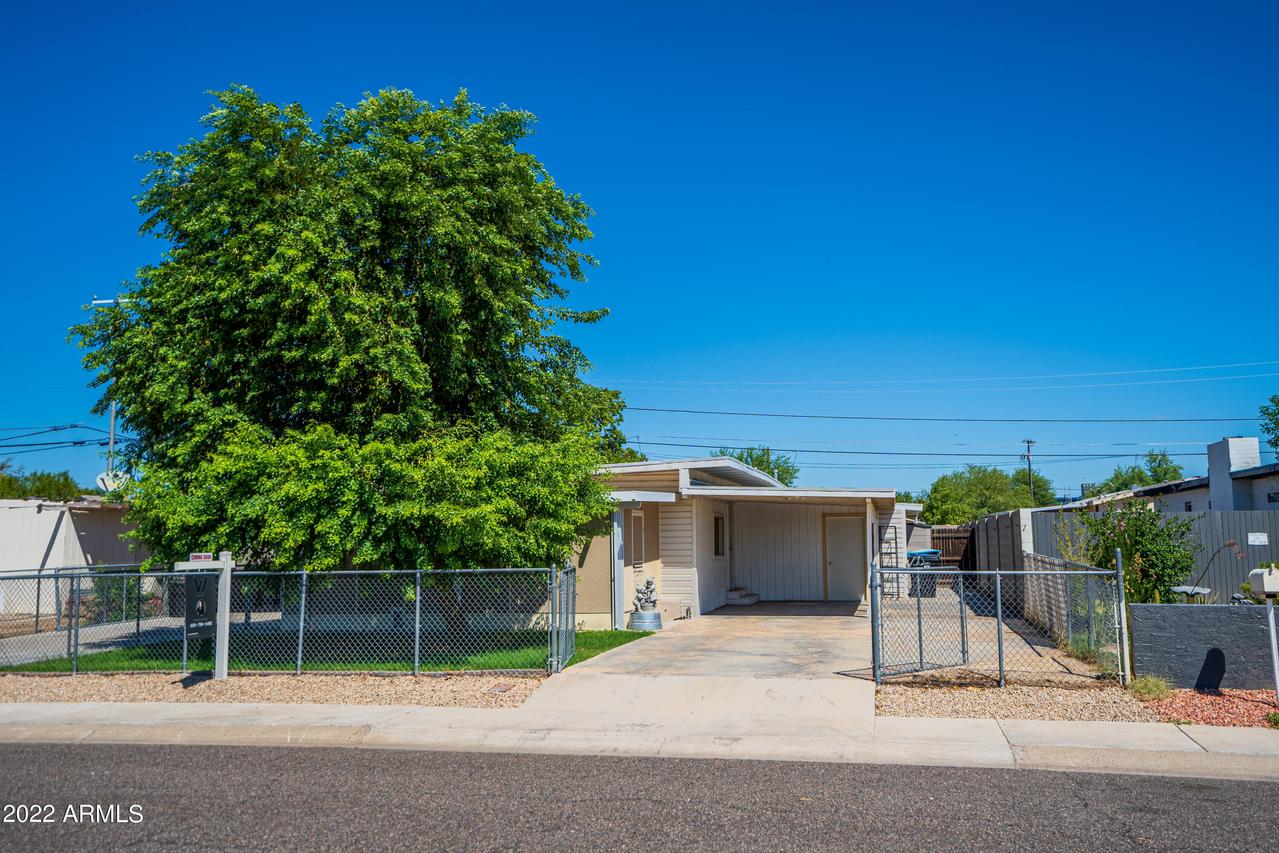 2704 E Phelps Rd., Phoenix, AZ 85032