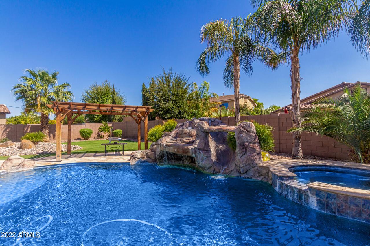 673 W San Carlos Way, Chandler, AZ 85248