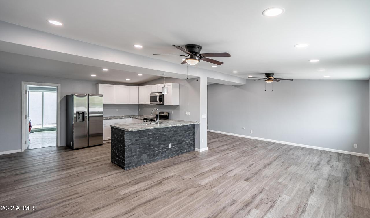 815 E Carter Rd., Phoenix, AZ 85042