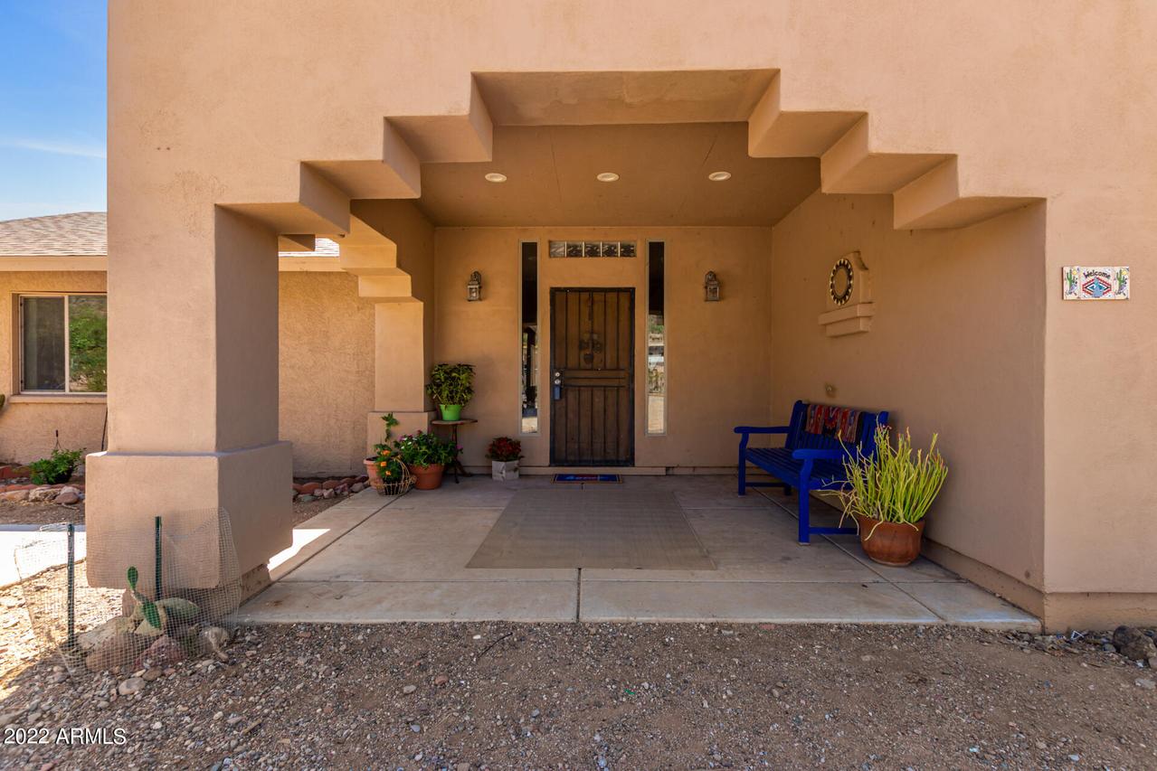 42837 N 7th St., New River, AZ 85087