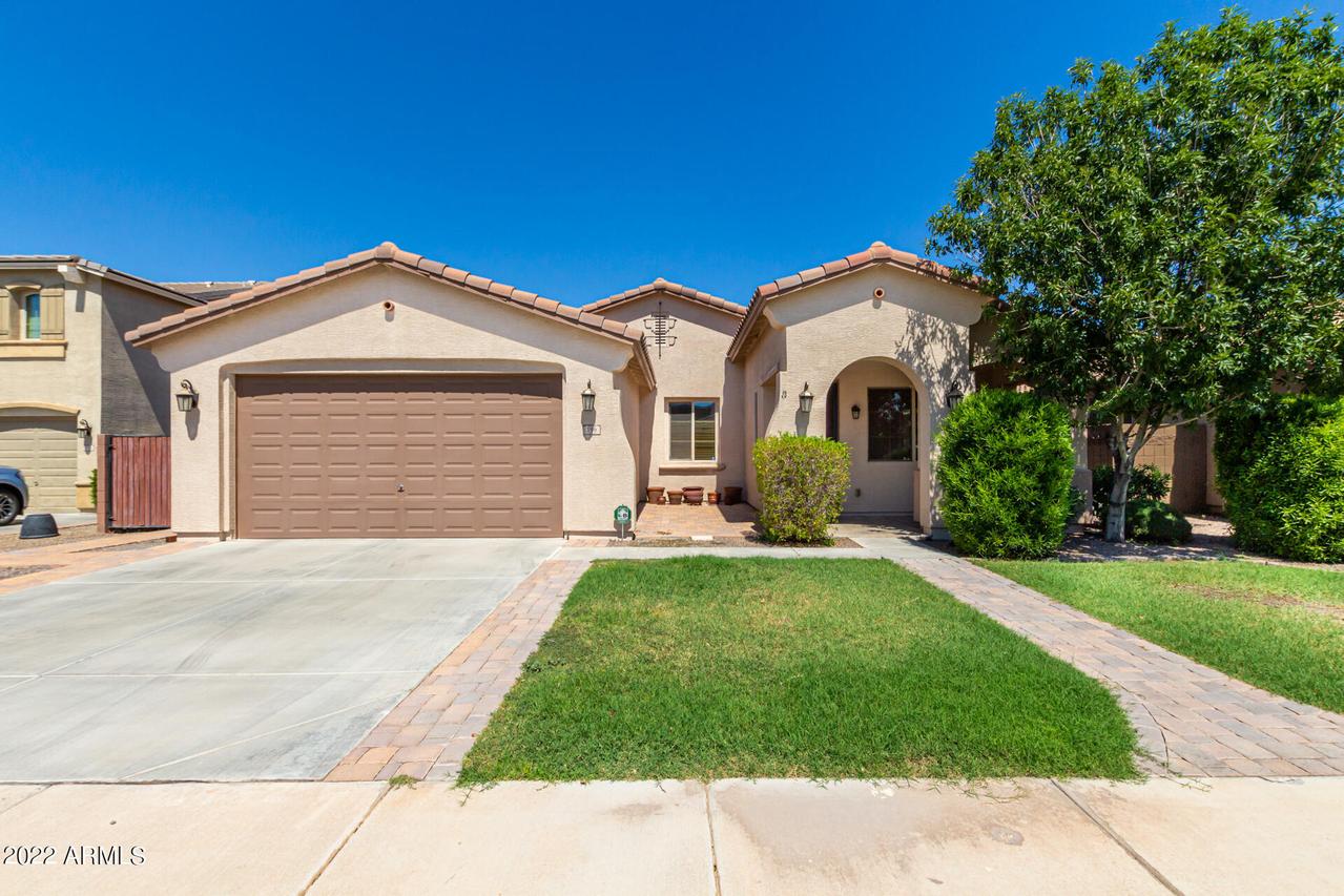 196 W Yellow Wood Ave., San Tan Valley, AZ 85140