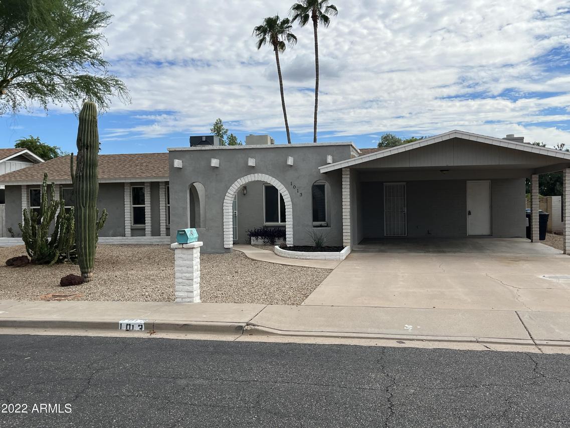 1013 E Fairbrook Cir., Mesa, AZ 85203