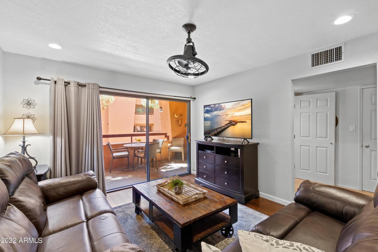 12222 N Paradise Village Pkwy. #215, Phoenix, AZ 85032