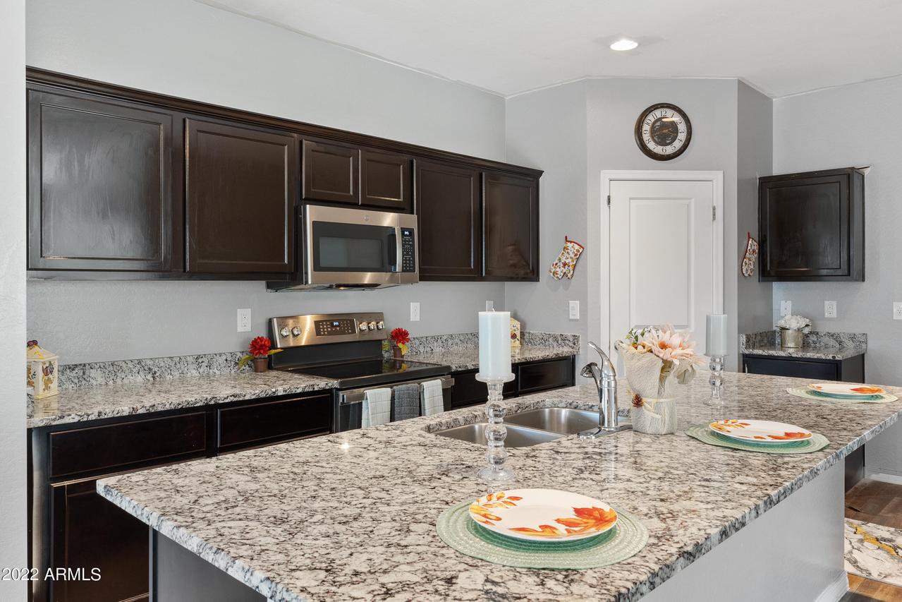 37308 W Cannataro Ln., Maricopa, AZ 85138