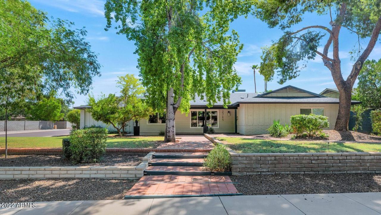 2745 E North Ln., Phoenix, AZ 85028