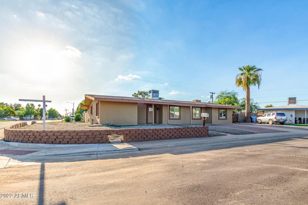 4702 N 58th Ave., Phoenix, AZ 85031