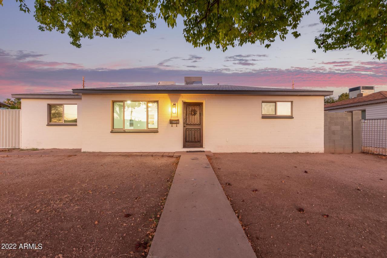 8233 N 27th Dr., Phoenix, AZ 85051