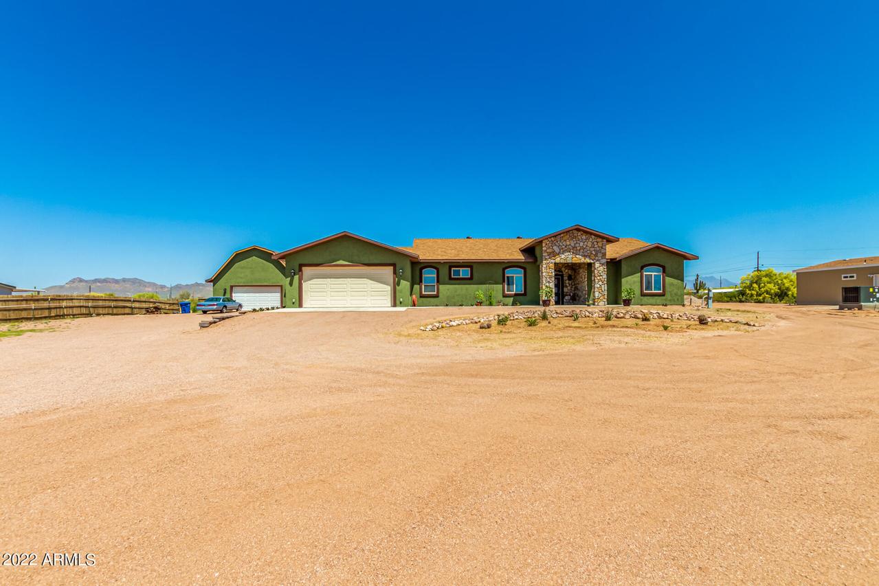 724 E Scenic St., Apache Junction, AZ 85119