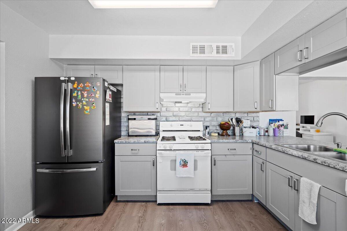 17607 N 15th Ave., Phoenix, AZ 85023