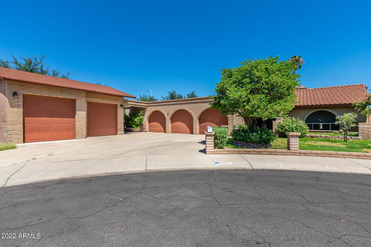 8427 N 50th Dr., Glendale, AZ 85302