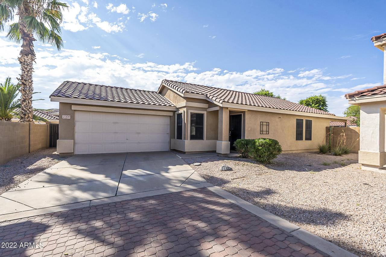 2300 E Gleneagle Dr., Chandler, AZ 85249