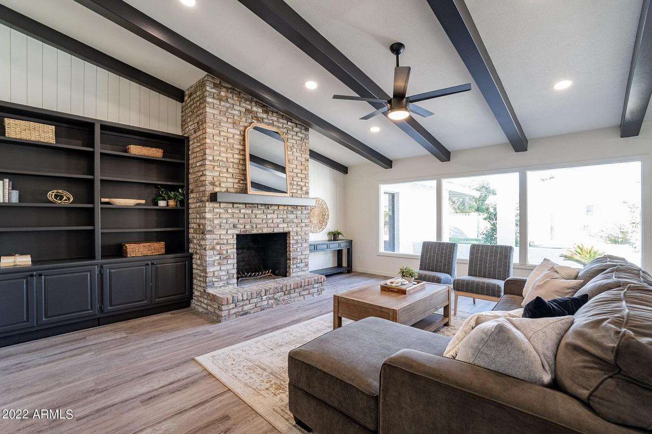 2208 E Jensen St., Mesa, AZ 85213