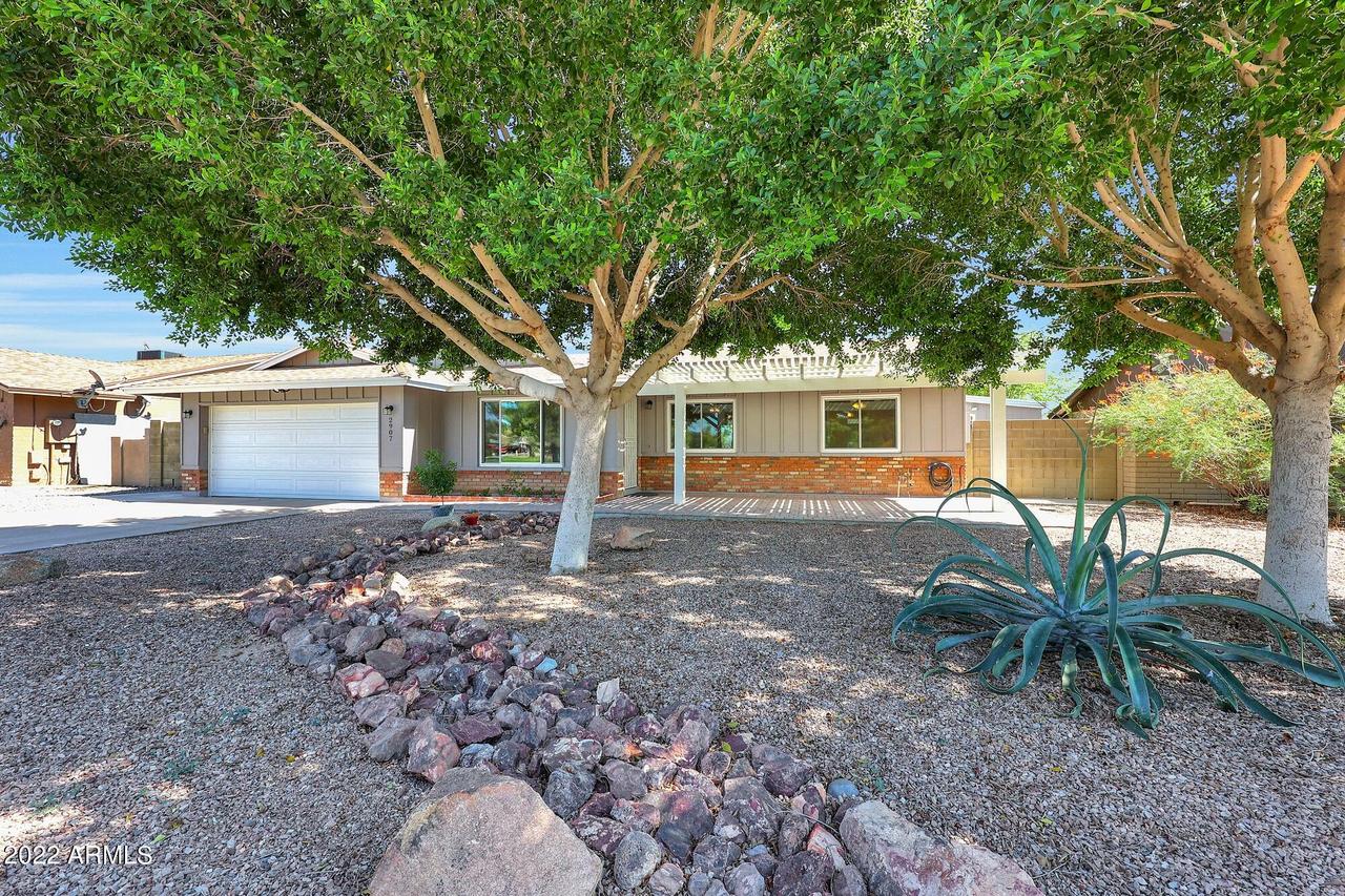 2907 W Hearn Rd., Phoenix, AZ 85053