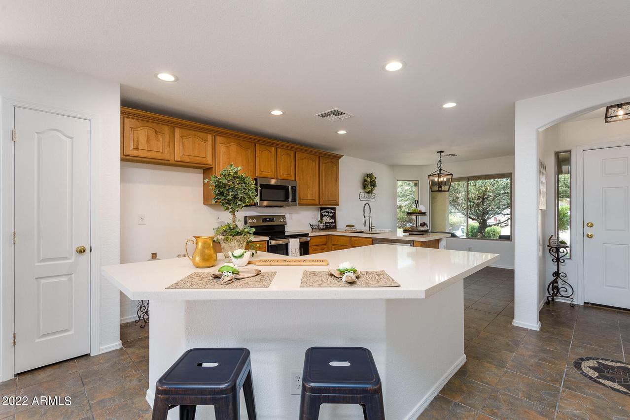 851 E Bradstock Way, San Tan Valley, AZ 85140