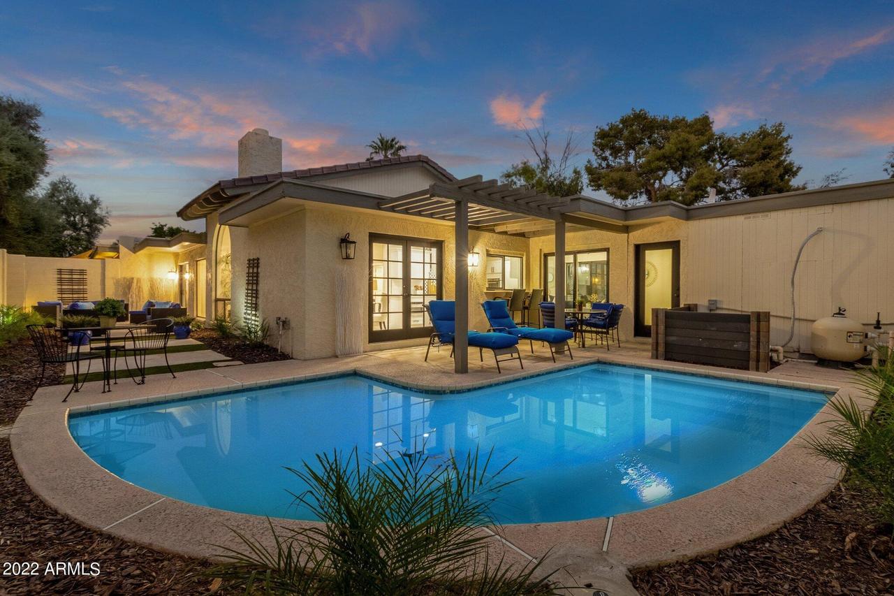 6 E Echo Ln., Phoenix, AZ 85020