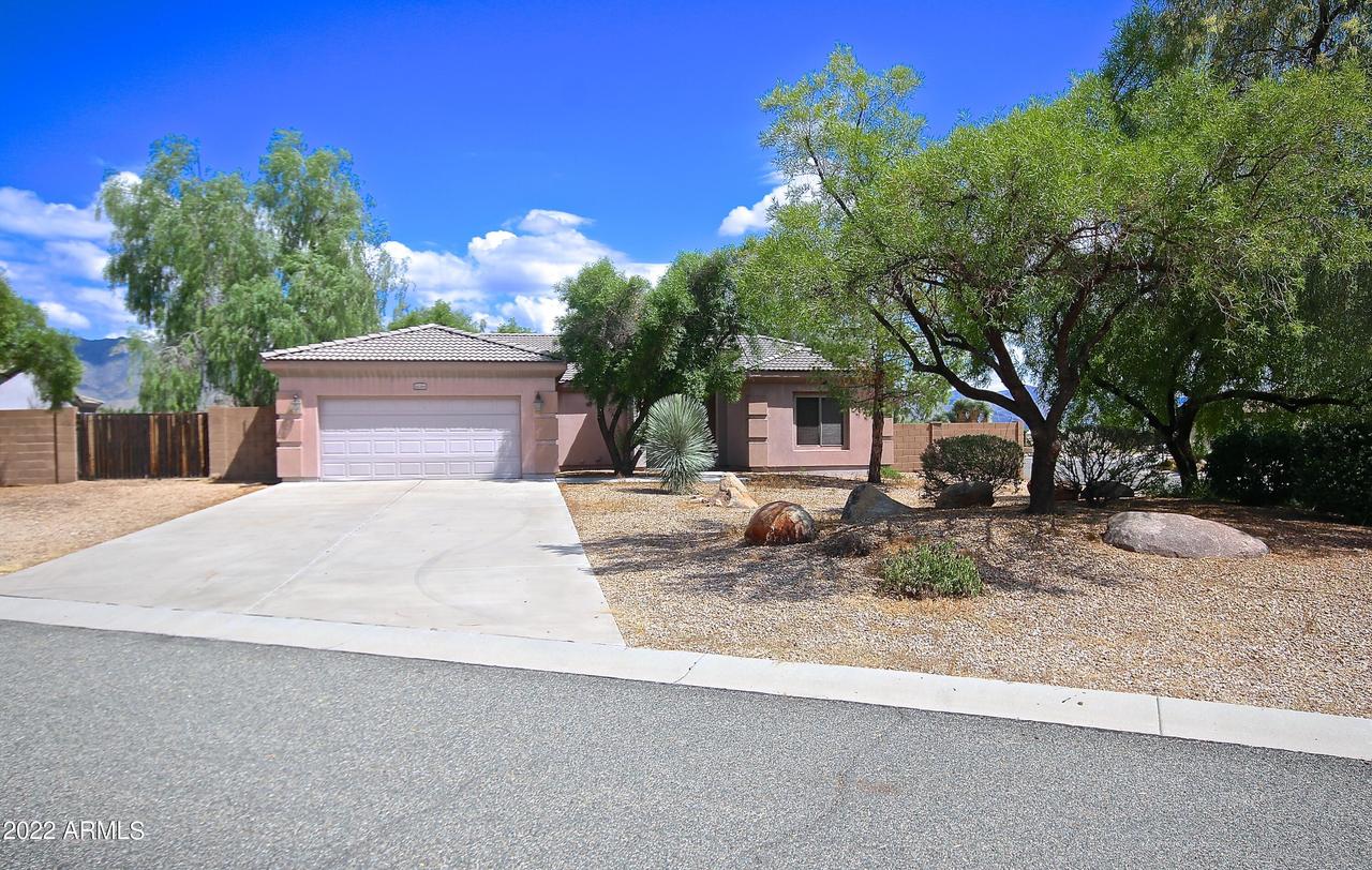26395 S Kristina Dr., Congress, AZ 85332