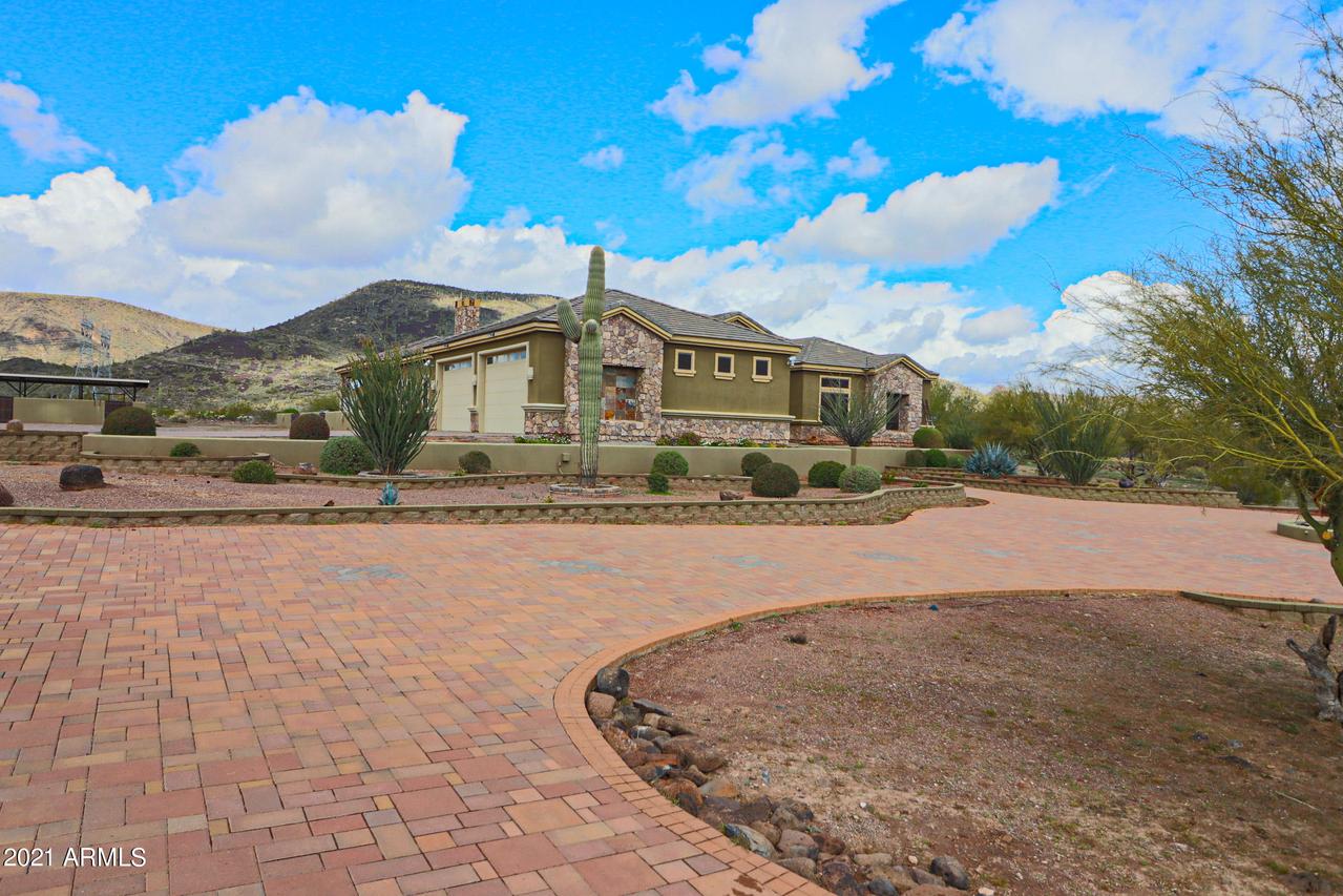 43107 N 67th Ave., New River, AZ 85087