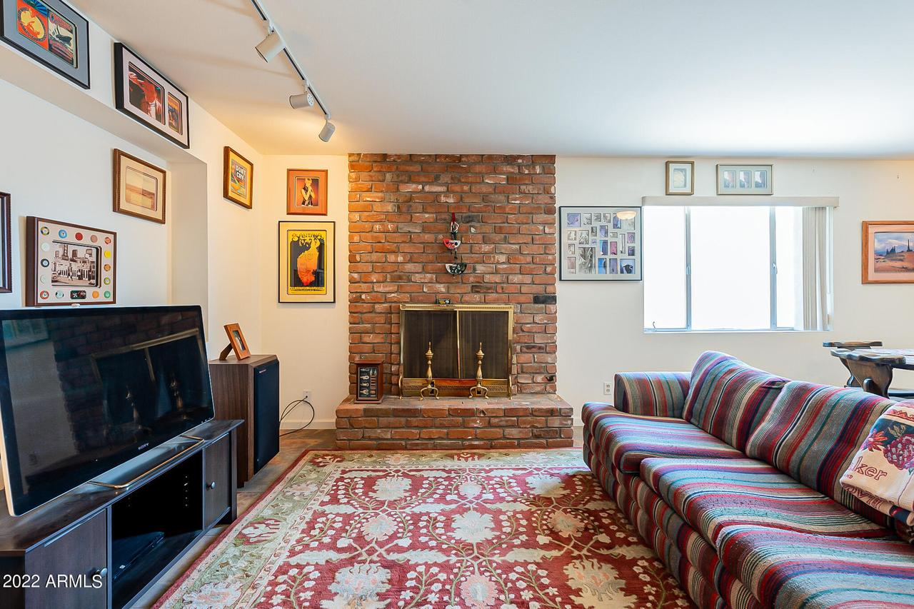 2802 E Cholla St., Phoenix, AZ 85028