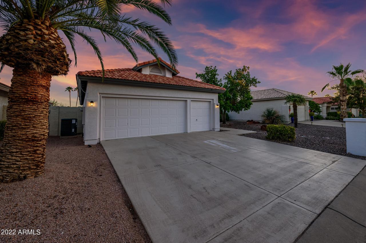 10422 E East Dr., Sun Lakes, AZ 85248