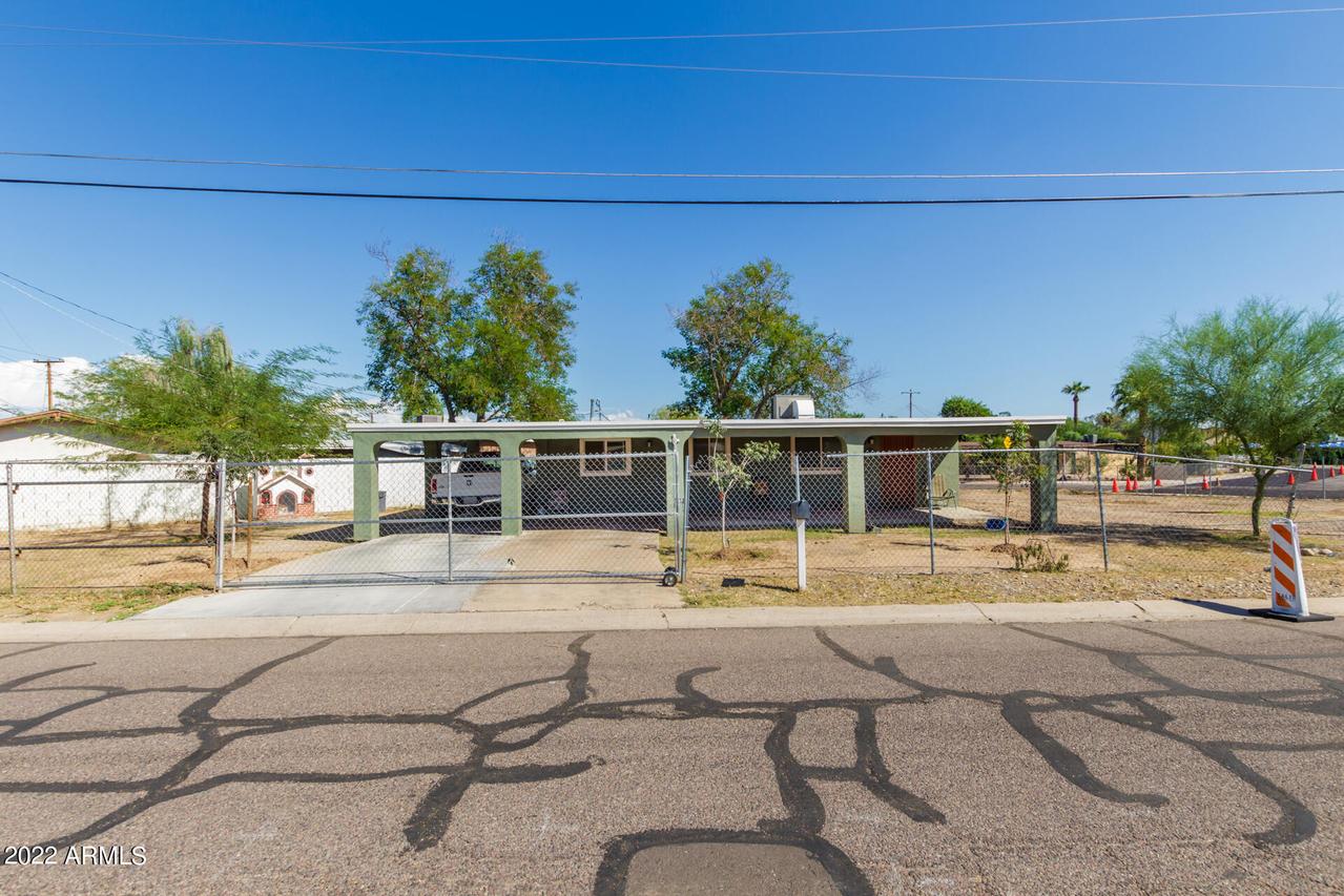 1811 N 40th Ave., Phoenix, AZ 85009