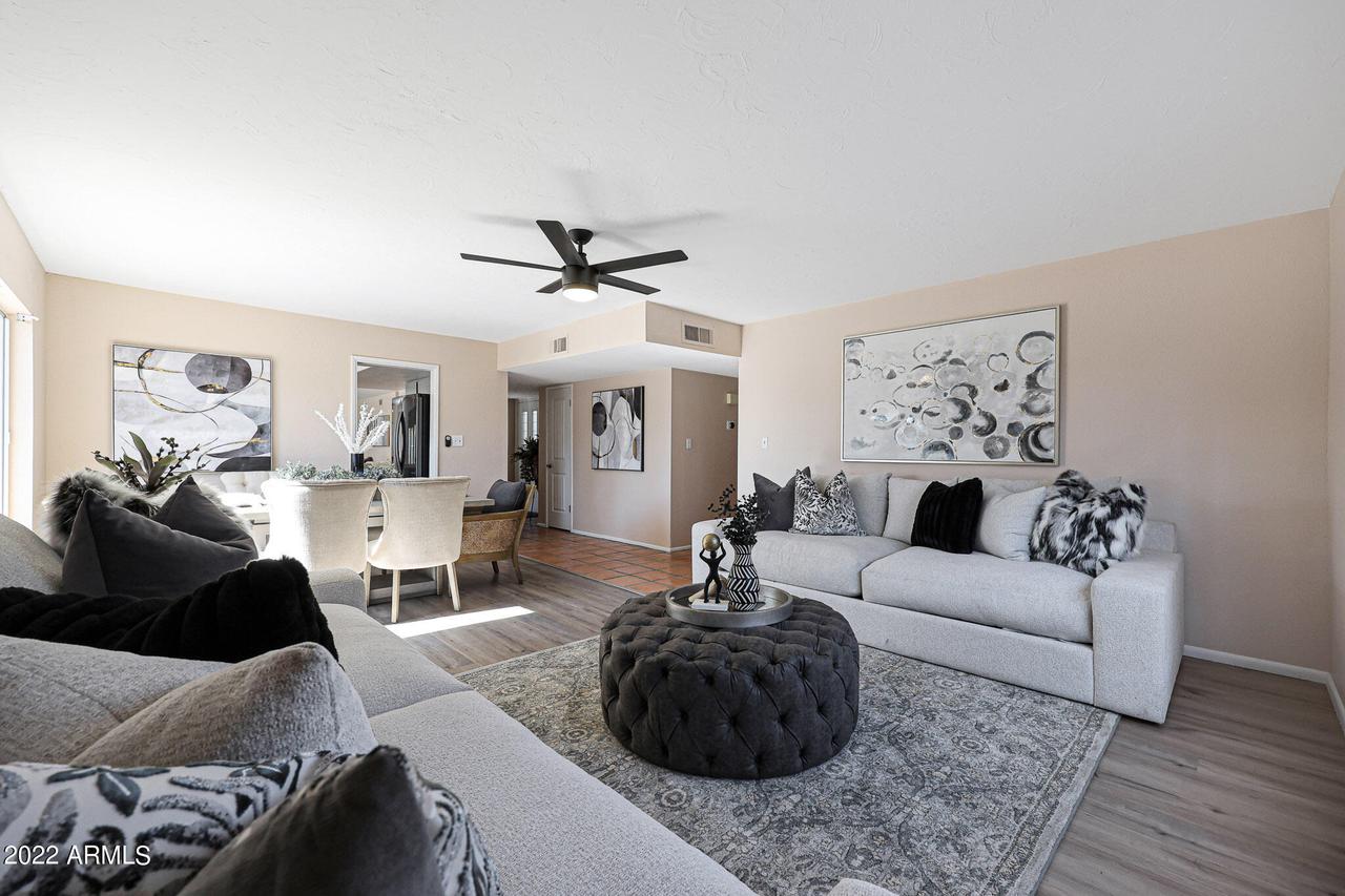 2807 E Laurel Ln., Phoenix, AZ 85028