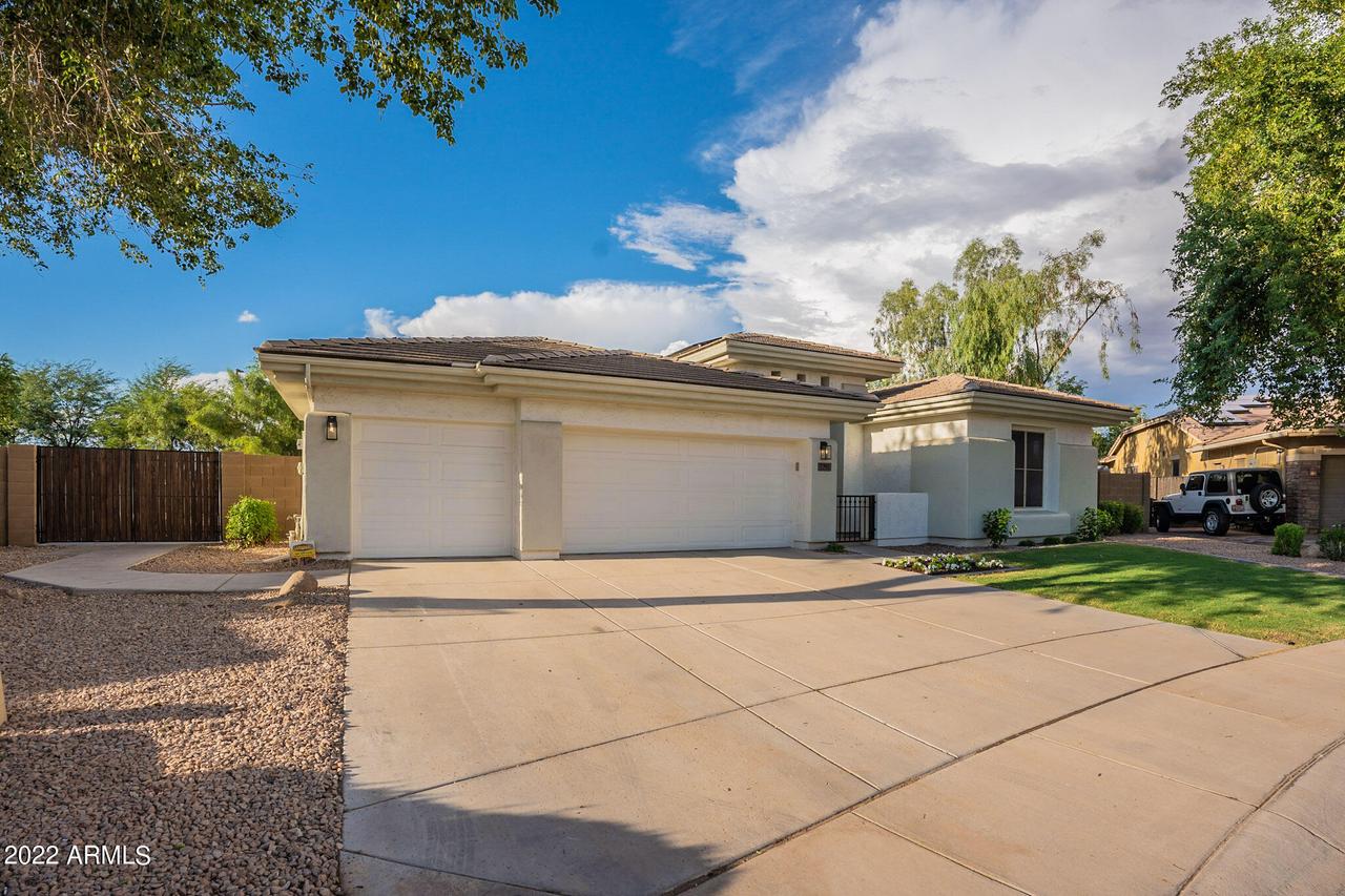 1096 E Lodgepole Dr., Gilbert, AZ 85298