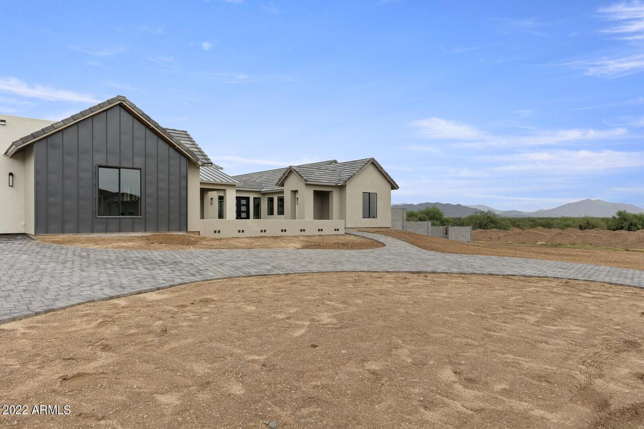 33427 N 14th St., Phoenix, AZ 85085