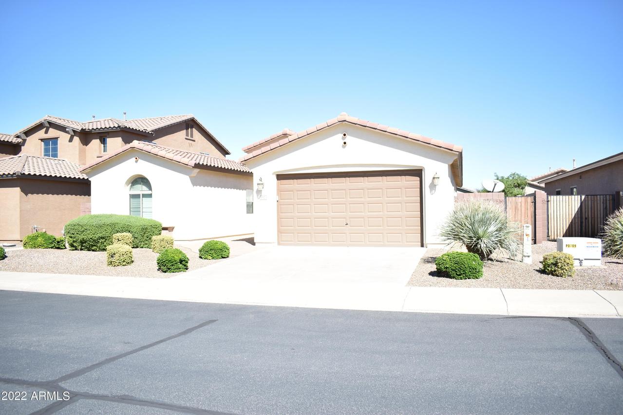 652 W Dragon Tree Ave., San Tan Valley, AZ 85140