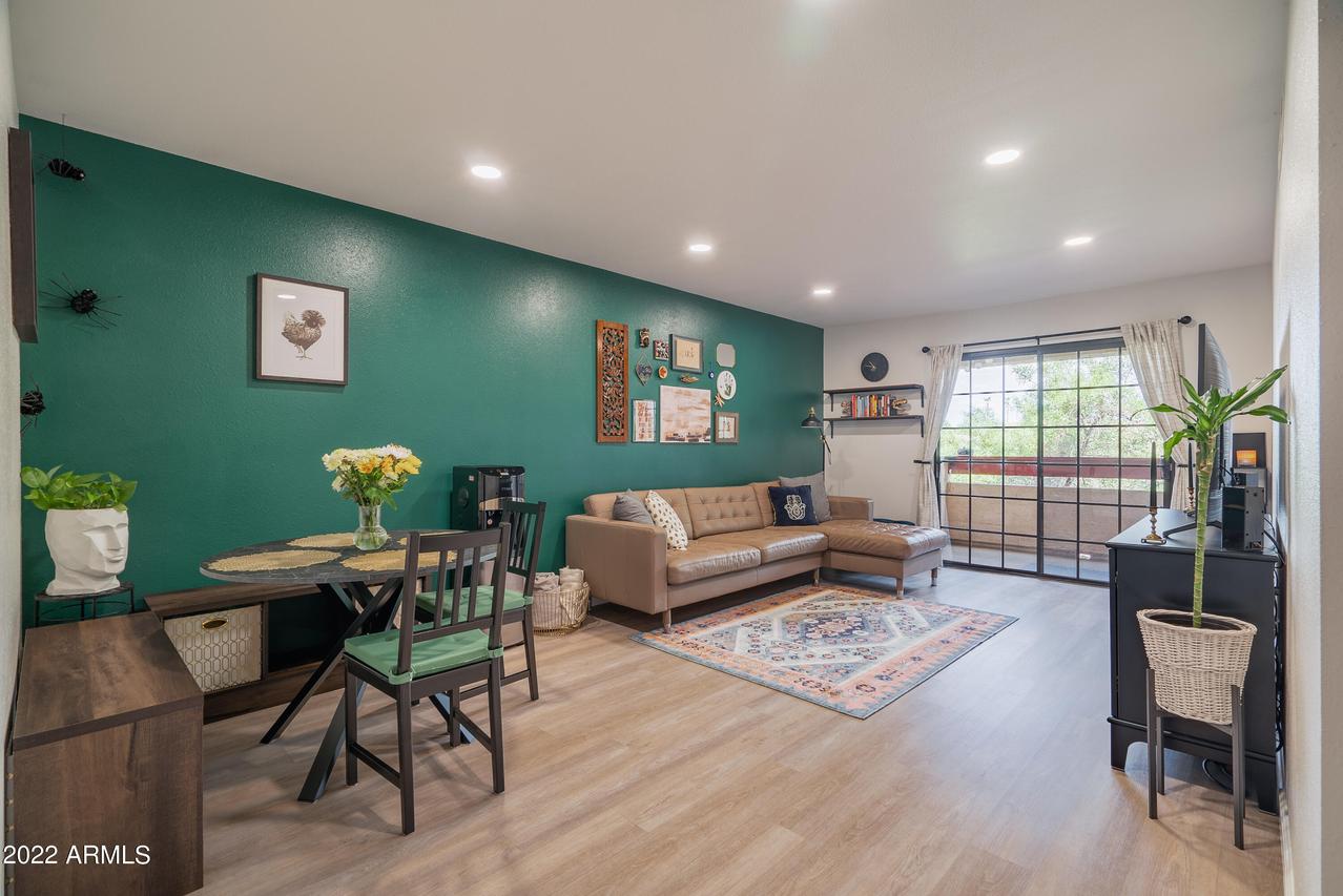 3131 W Cochise Dr. #205, Phoenix, AZ 85051
