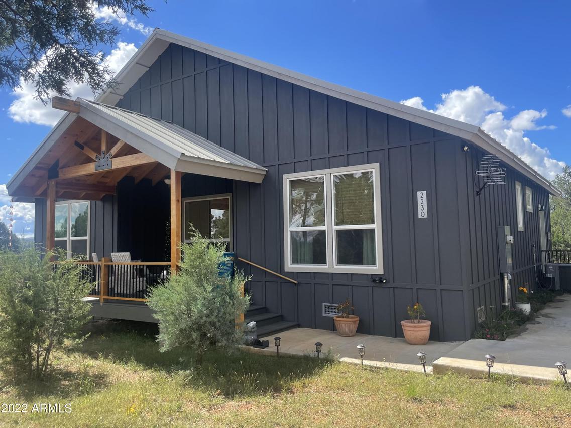 2230 Country Club Dr., Overgaard, AZ 85933