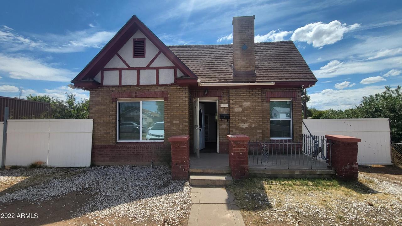 2601 E Willetta St., Phoenix, AZ 85008