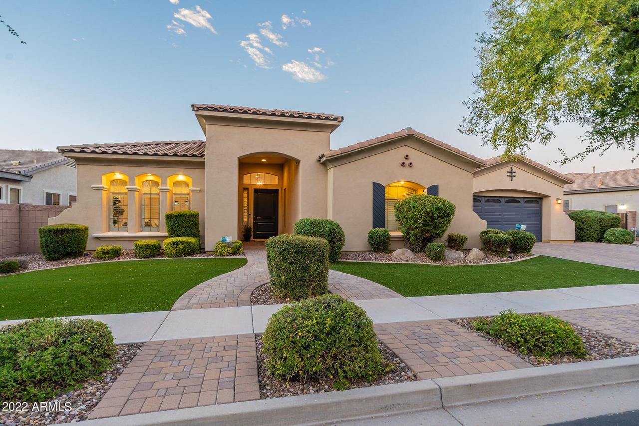 942 W Bluebird Dr., Chandler, AZ 85286