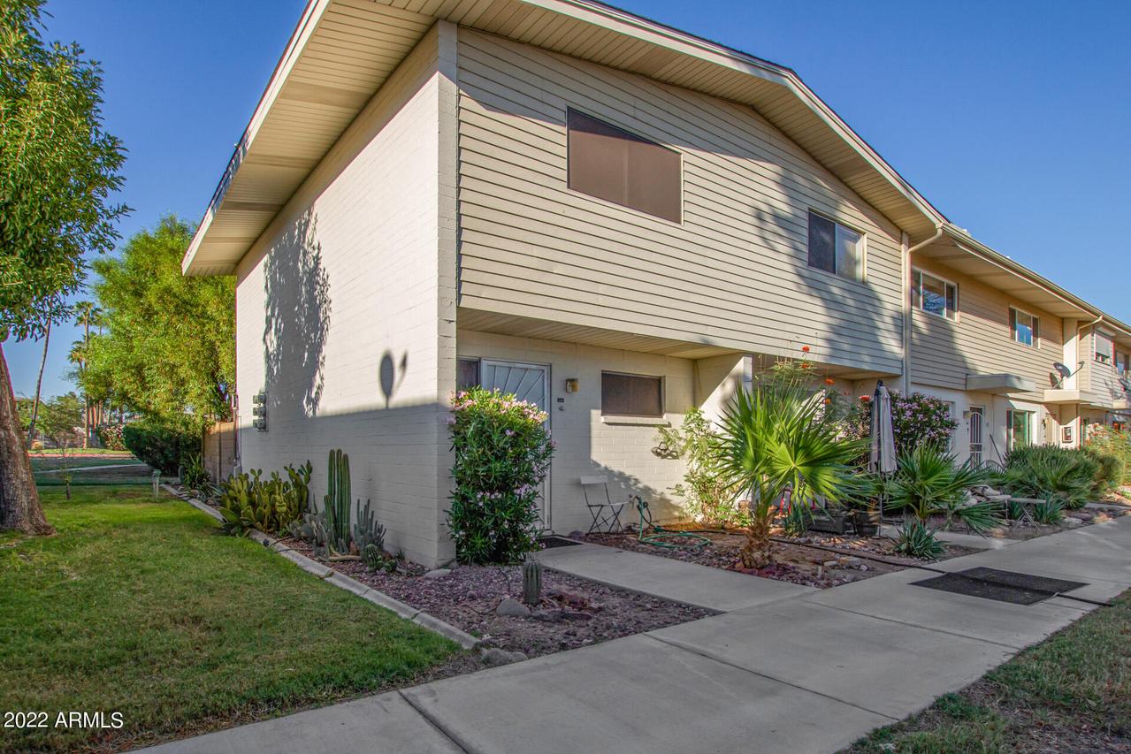 8221 E Garfield St. #L24, Scottsdale, AZ 85257