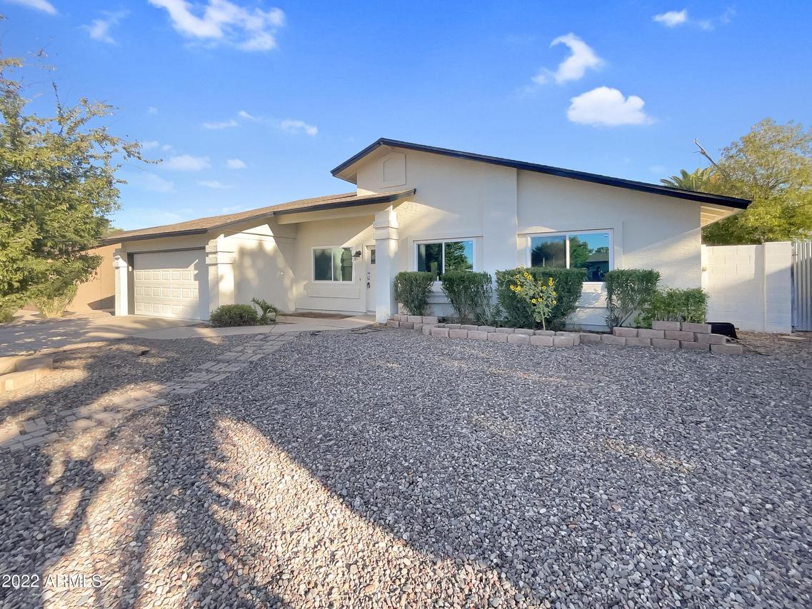 2314 E Farmdale Cir., Mesa, AZ 85204