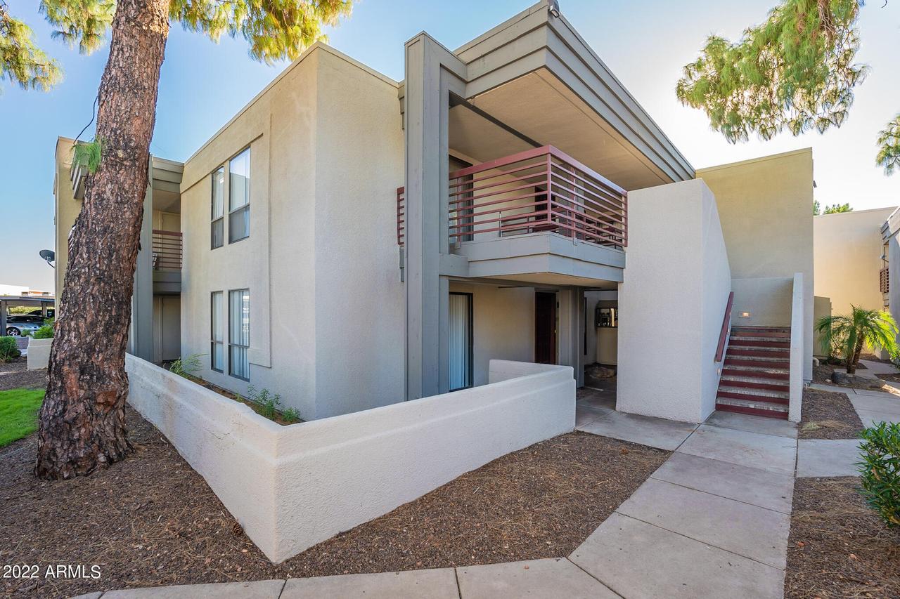 3405 W Danbury Dr. #D217, Phoenix, AZ 85053