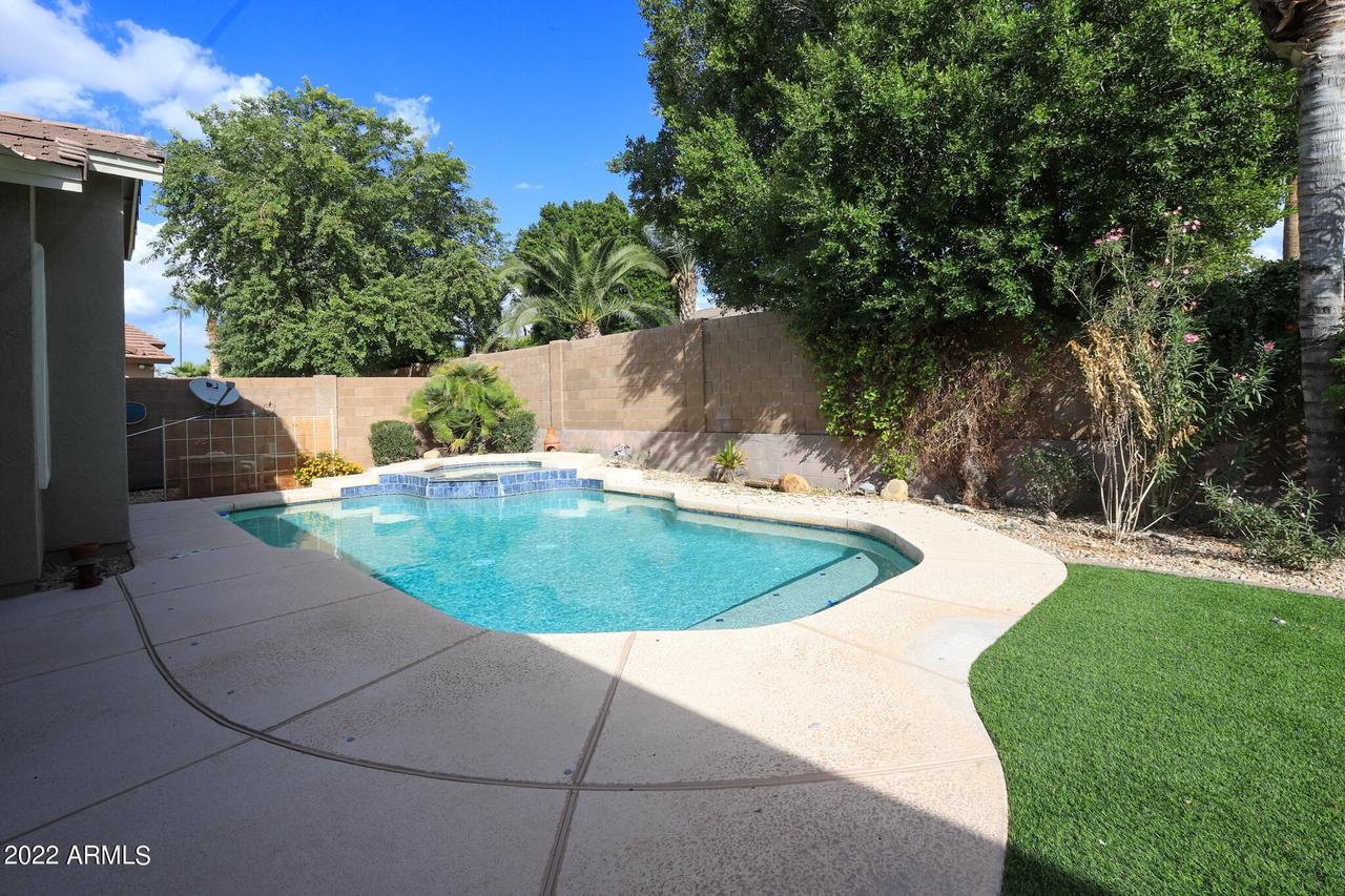 6207 N 132nd Dr., Litchfield Park, AZ 85340