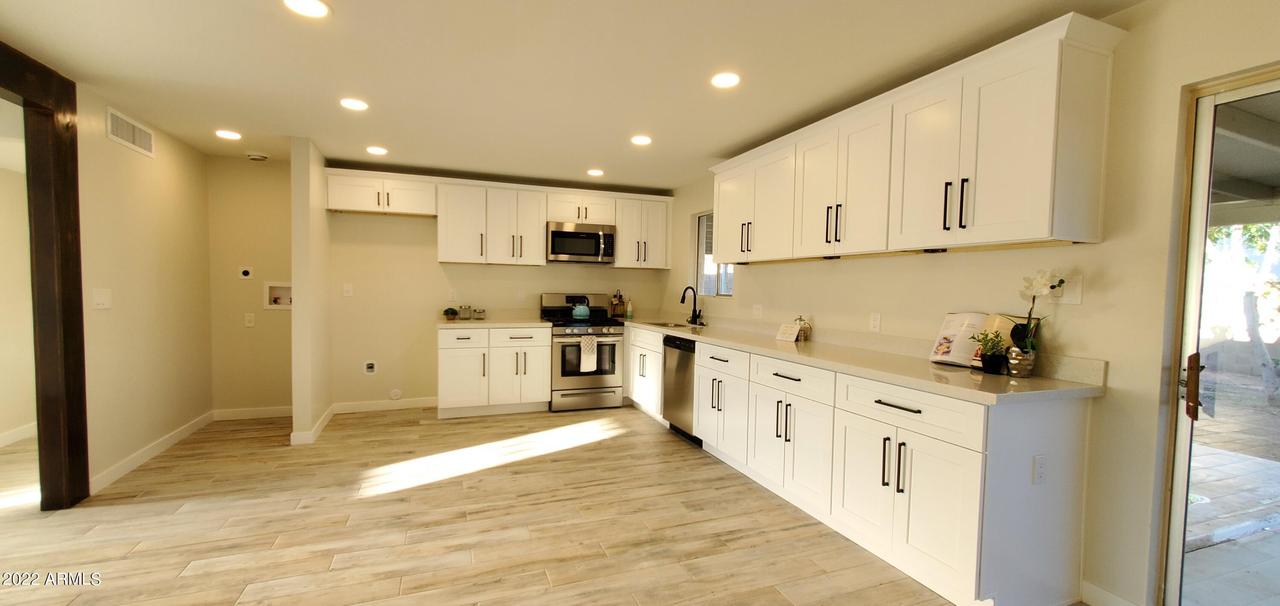 9831 N 11th St., Phoenix, AZ 85020