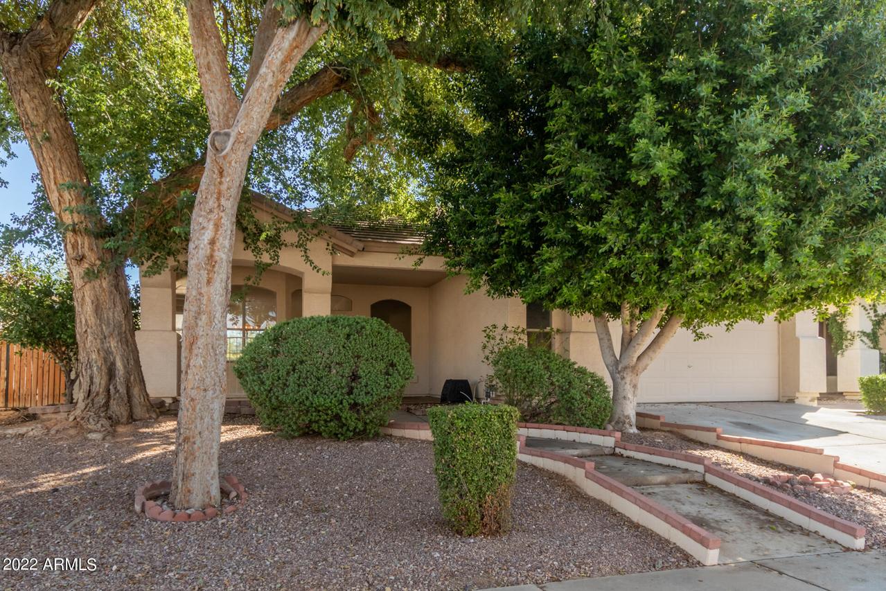 1131 N Joshua Tree Ln., Gilbert, AZ 85234