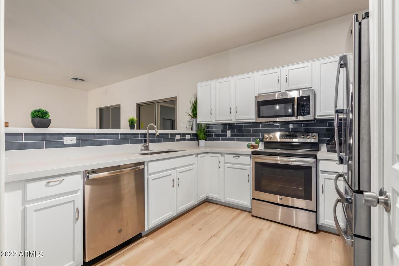7062 W Mercer Ln., Peoria, AZ 85345