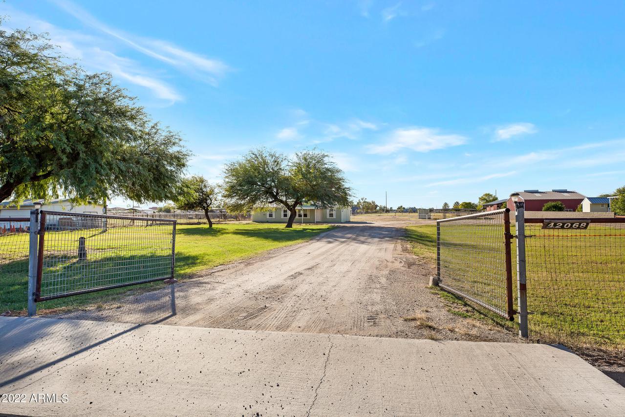 42068 N Rattlesnake Rd., San Tan Valley, AZ 85140