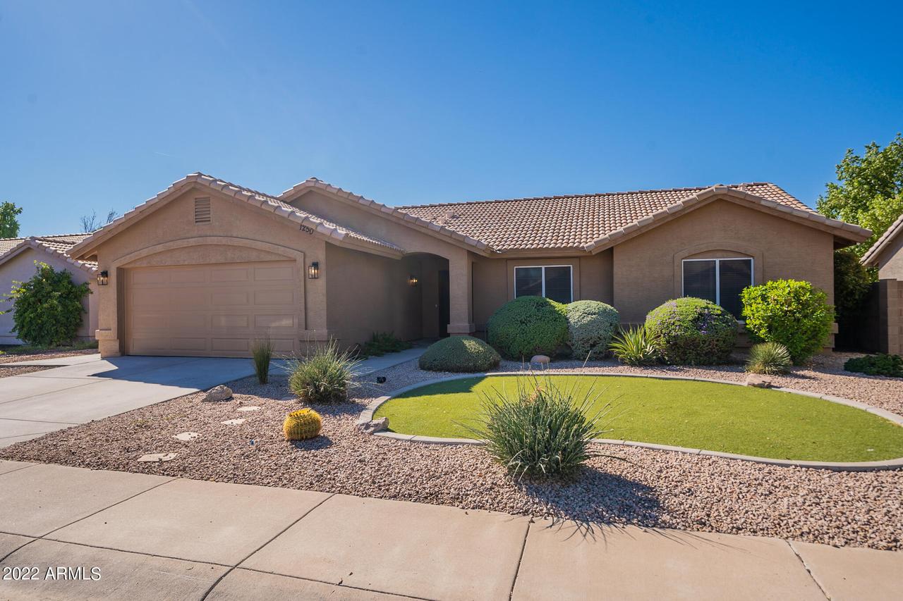 1250 S Crossbow Pl., Chandler, AZ 85249
