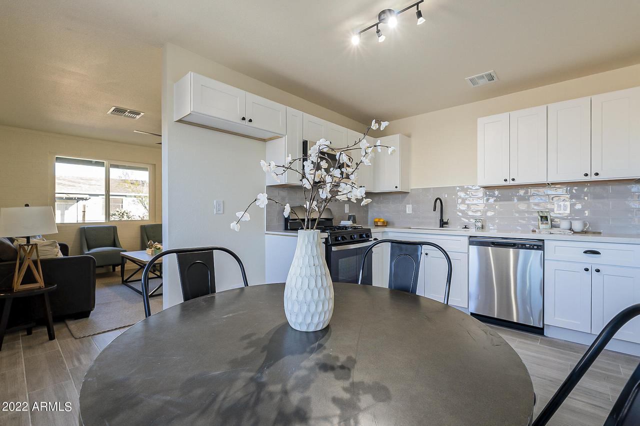 2724 E Roeser Rd., Phoenix, AZ 85040