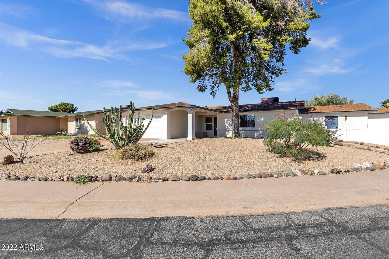 906 W Danbury Rd., Phoenix, AZ 85023