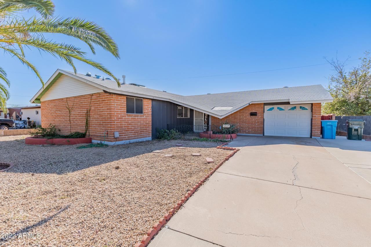 2929 W Port Royale Ln., Phoenix, AZ 85053