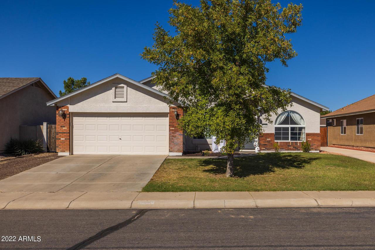 4526 E Meadow Creek Way, San Tan Valley, AZ 85140