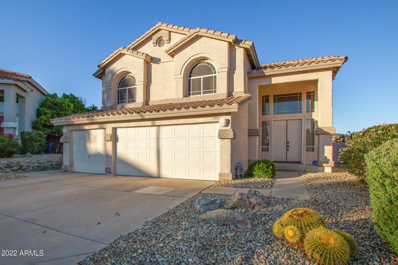 1004 E Amberwood Dr., Phoenix, AZ 85048
