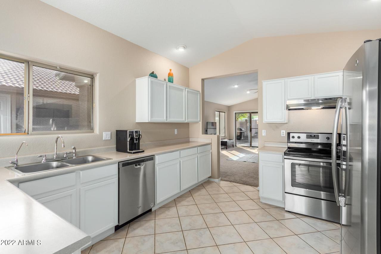 2615 E Gary Way, Phoenix, AZ 85042