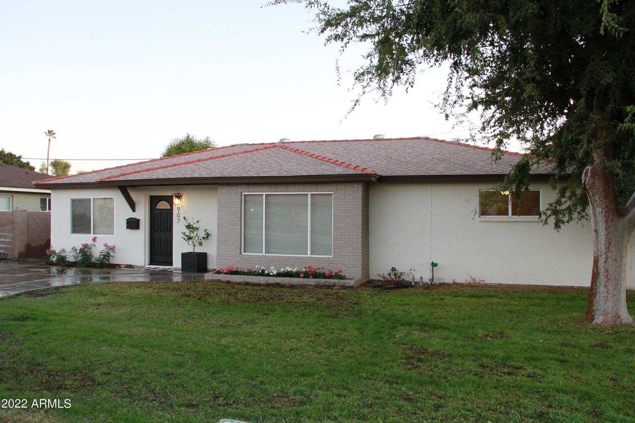 907 E Berridge Ln., Phoenix, AZ 85014