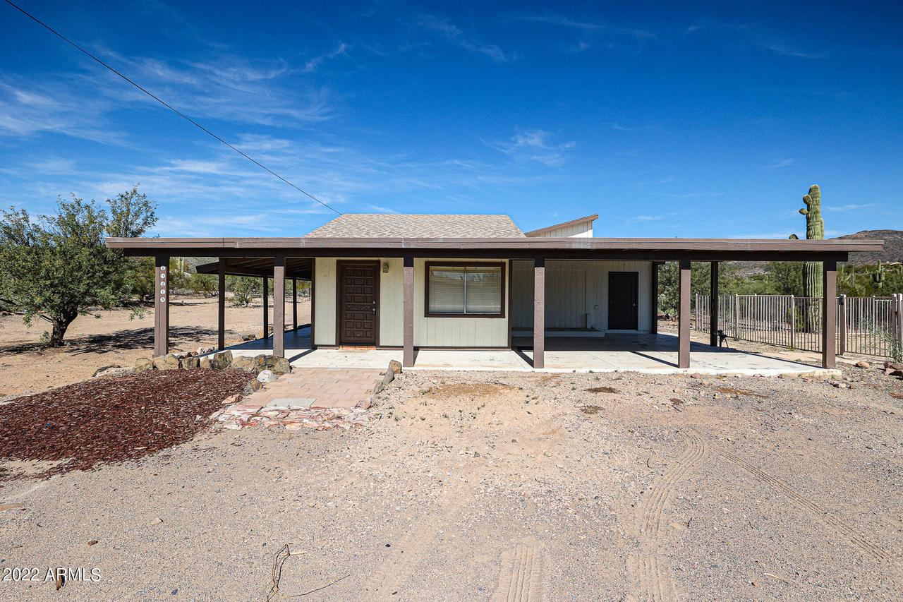 49215 N 3rd Ave., New River, AZ 85087